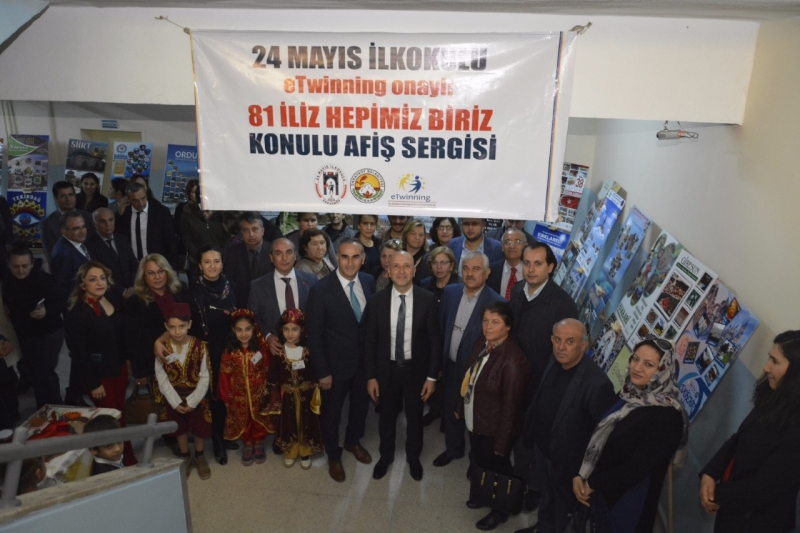 24 Mayıs İlkokulu açtığı sergiyle 81 ili tanıttı yüz yıllık kültürü yansıttı