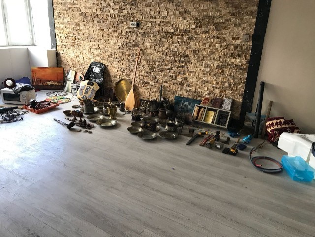 ANTİKA EŞYALARI ÇALAN HIRSIZLAR KISKIVRAK YAKALANDI