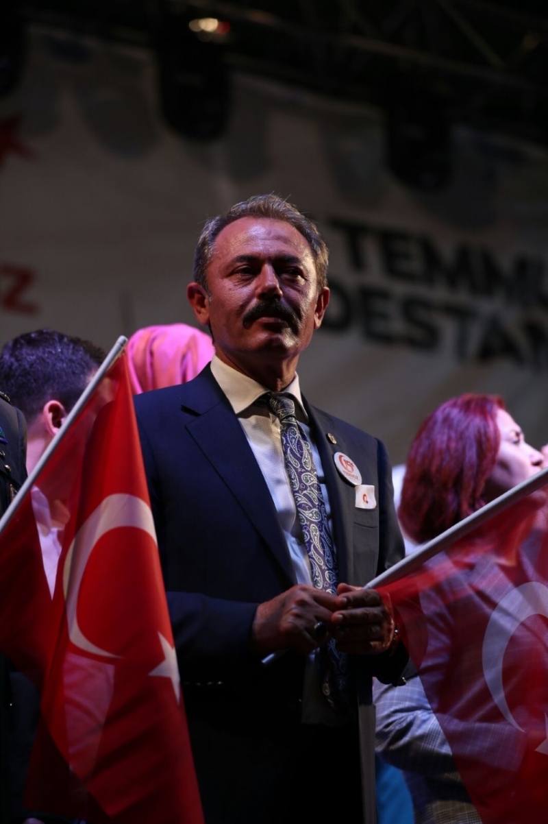 AY-YILDIZIN ALTINDA KENETLENELİM!