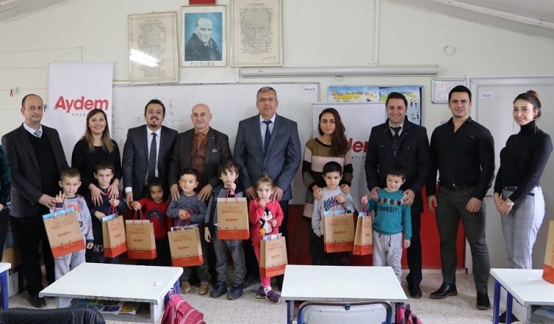 Aydem müşterilerinden ilkokula sınıf kitaplığı