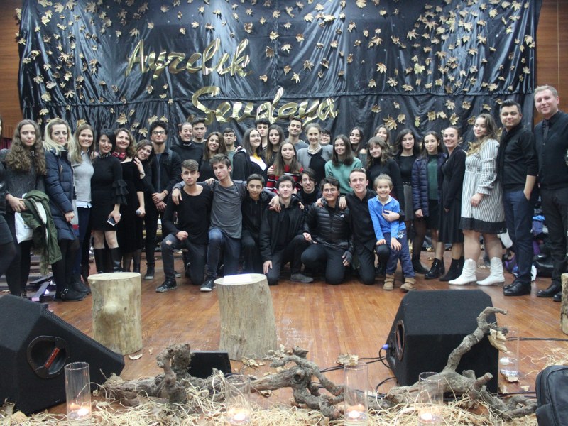 “AYRILIK SEVDAYA DÂHİL” İZLEYENLERİ BÜYÜLEDİ