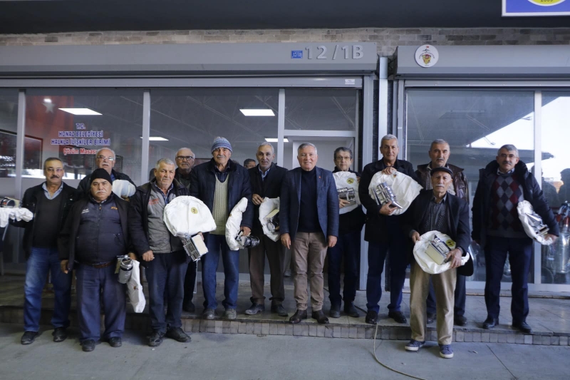 Başkan Kepenek'ten üreticiye tam destek! Arıcılara körük, maske gibi ekipmanlar dağıtıldı! 