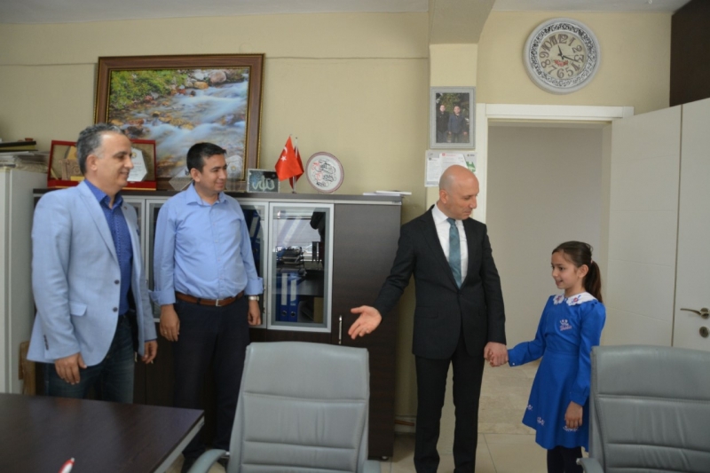 Başkan Özbaş, başkanlık koltuğunu Gür’e devretti