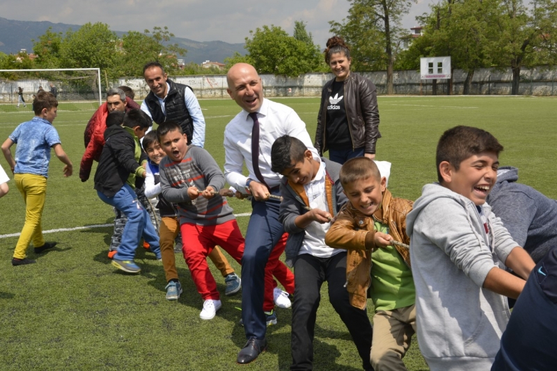 Başkan Özbaş çocuklar ile birlikte 23 Nisan’ı kutladı