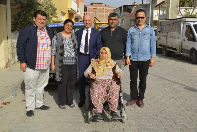 Başkan Özbaş, Haver teyzenin yüzünü güldürdü