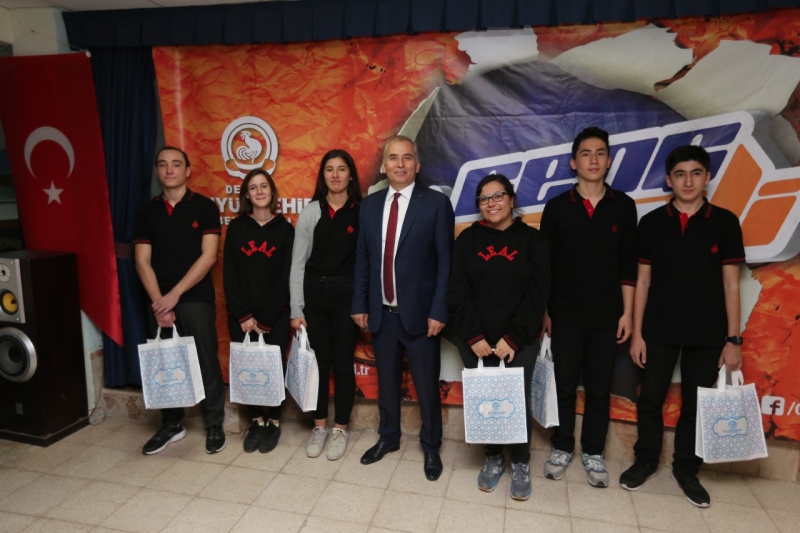 BAŞKAN ZOLAN, GENÇLERLE BULUŞMAYI SÜRDÜRÜYOR