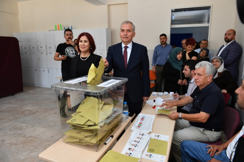 Başkan Zolan, oyunu kullandı  “Millet ne derse o olacak”