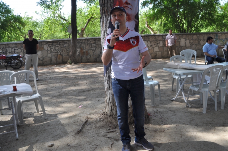 Belediye Başkanı Ahmet Necati Özbaş,işçi bayramını sarayköy havuz tesislerin kahvaltı daçalışanlarına buluştu