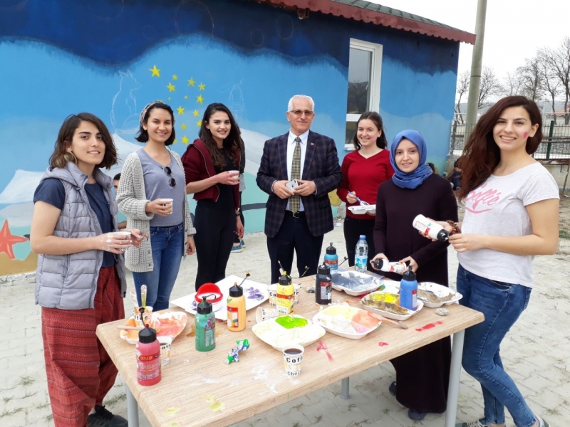 Bozkurt Ortaokulu Renkleniyor