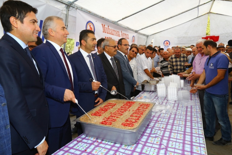 Büyükşehir aşure geleneğini sürdürüyor