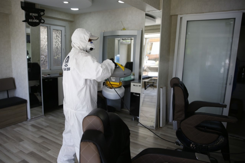 Büyükşehir dezenfekte ekipleri her yerde