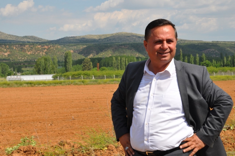 Çal’ın Başkanı yeni rektör ile ilgili bilinmeyenleri anlatıp, kutladı