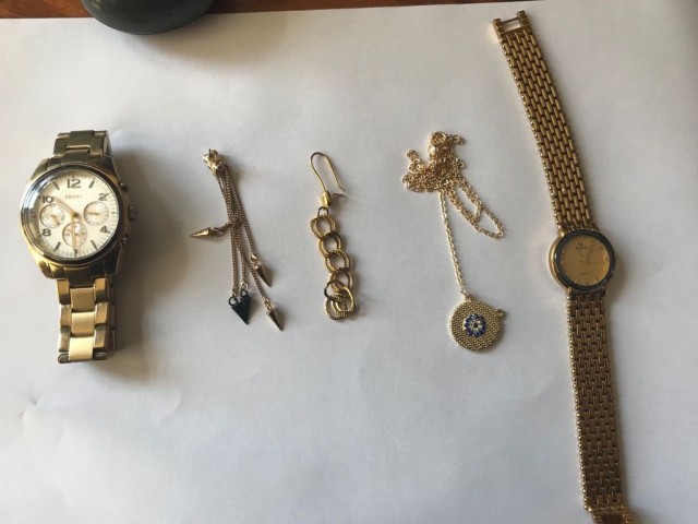 ÇALMIŞ OLDUĞU SAAT İLE BİRLİKTE YAKALANDI!