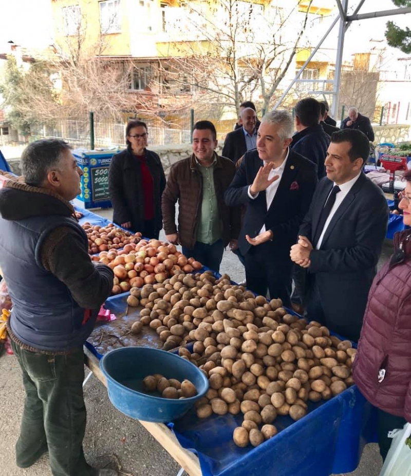 CHP’li Sancar pazarda soğan tarttı… 