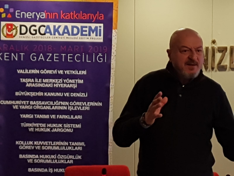 DENEYİMLERİNİ GENÇ MESLEKTAŞLARIYLA PAYLAŞTI