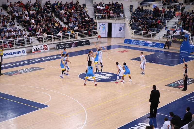 DENİZLİ BASKET EVİNDEKİ İLK MAÇI KAZANDI