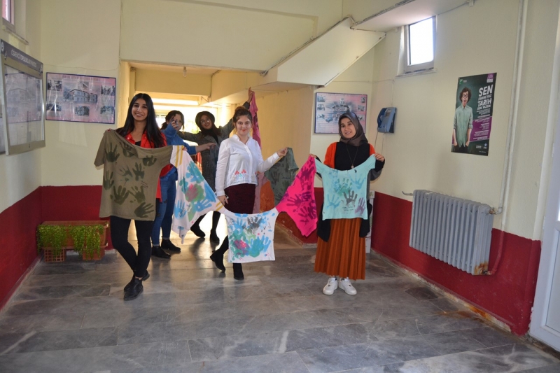 EŞİTLİĞİN NOTASI'NA VE FARKLILIKLARIN GARDROBU’NA  İLHAM OLDULAR