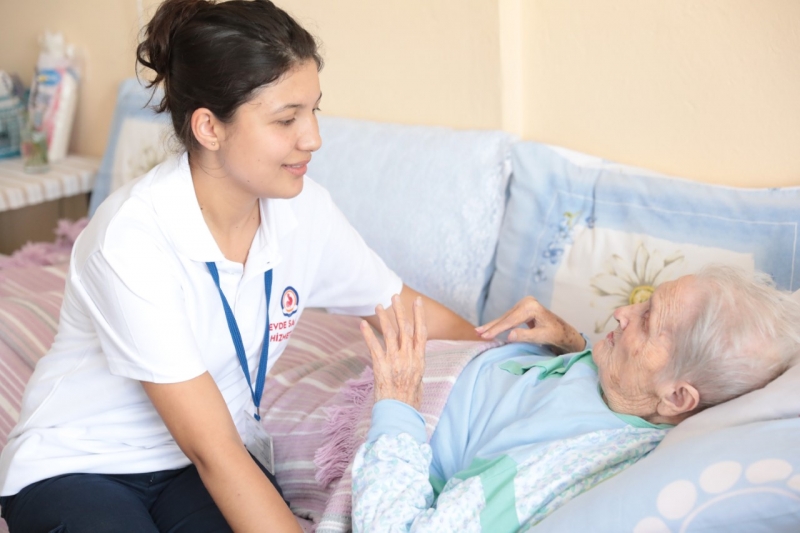 Evde Bakım ve Sağlık Merkezi’nden 14.000'den fazla vatandaşa 213 bin kez hizmet