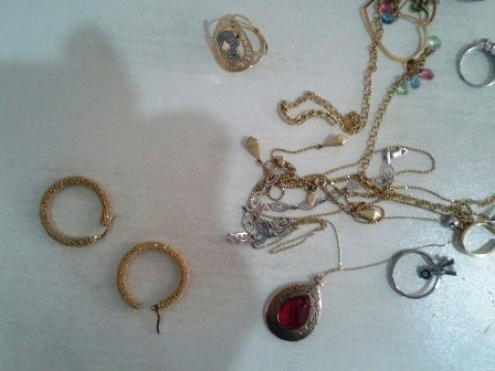 EVLERDEN HIRSIZLIK YAPAN HIRSIZ YAKALANDI