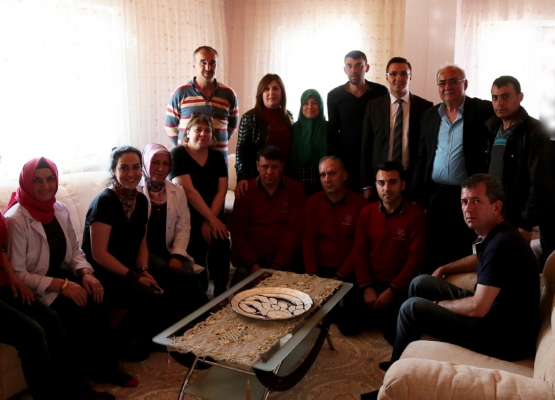 Genç çiftin düğün hediyesi Sevgi Eli'nden