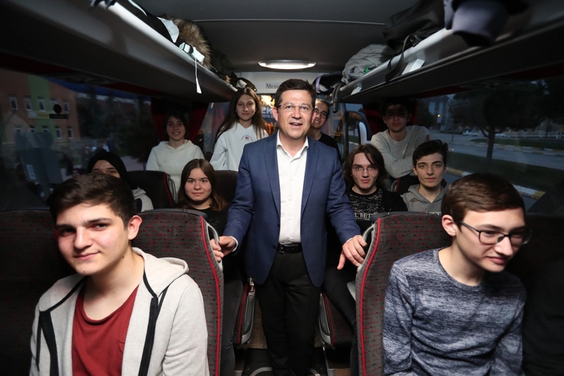 GENÇLER İSTANBUL İLE BULUŞMAYA DEVAM EDİYOR