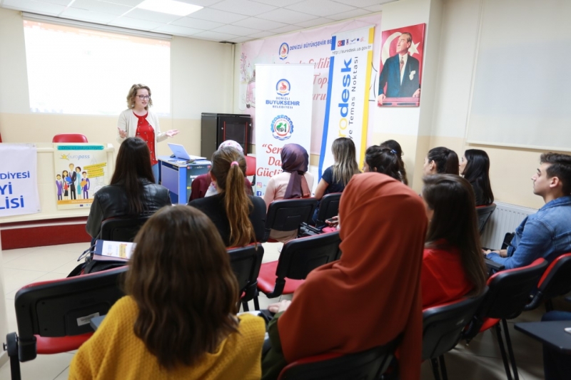 Gençlik Meclisi'nden AB Fırsatları Eğitimi