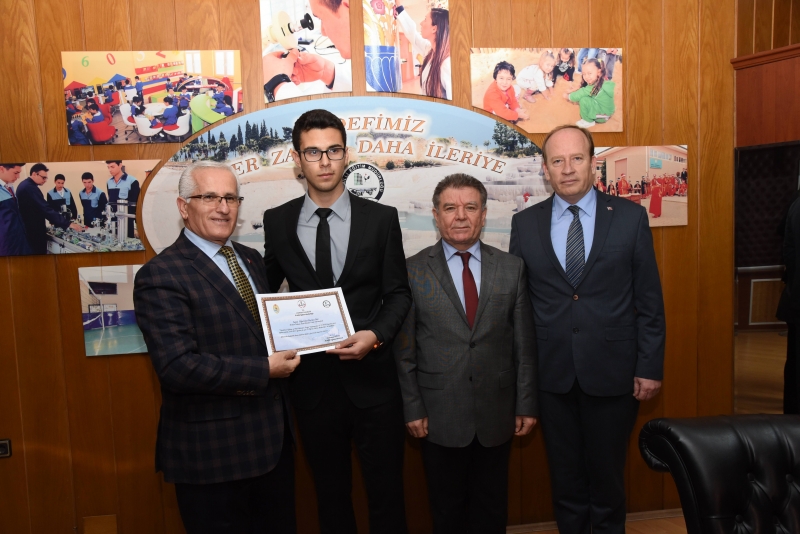 İl Öğrenci Meclisi Başkanı Mazbatasını Aldı