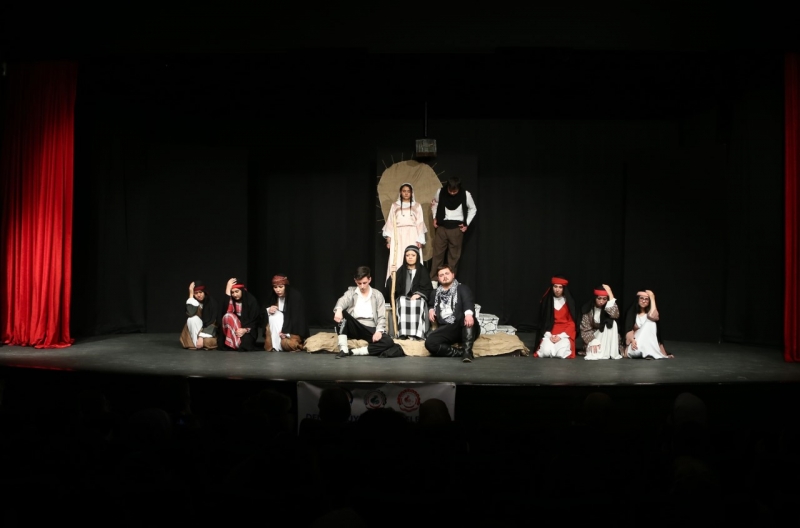 İlk defa tiyatro izlediler