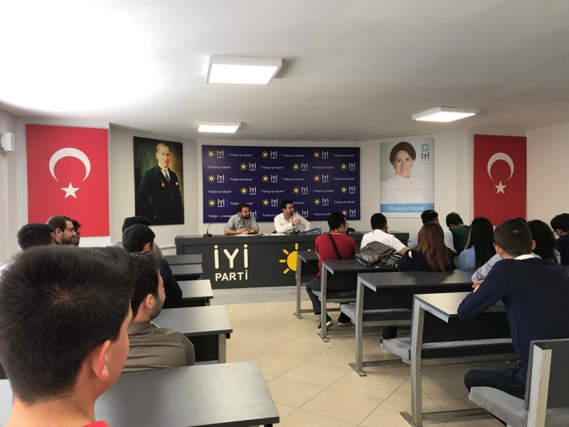İYİ Gençlik Tanışma Toplantısını Gerçekleştirdi