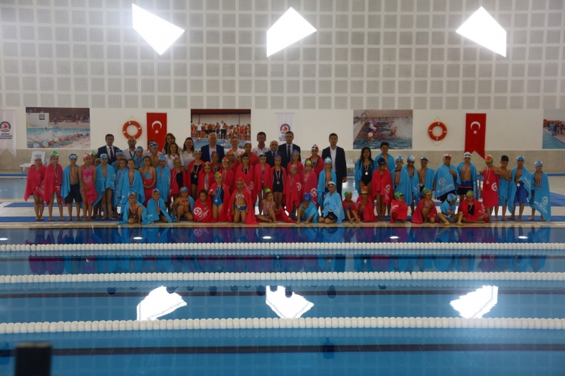 Kayıhan Yüzme Havuzu’nda rekor