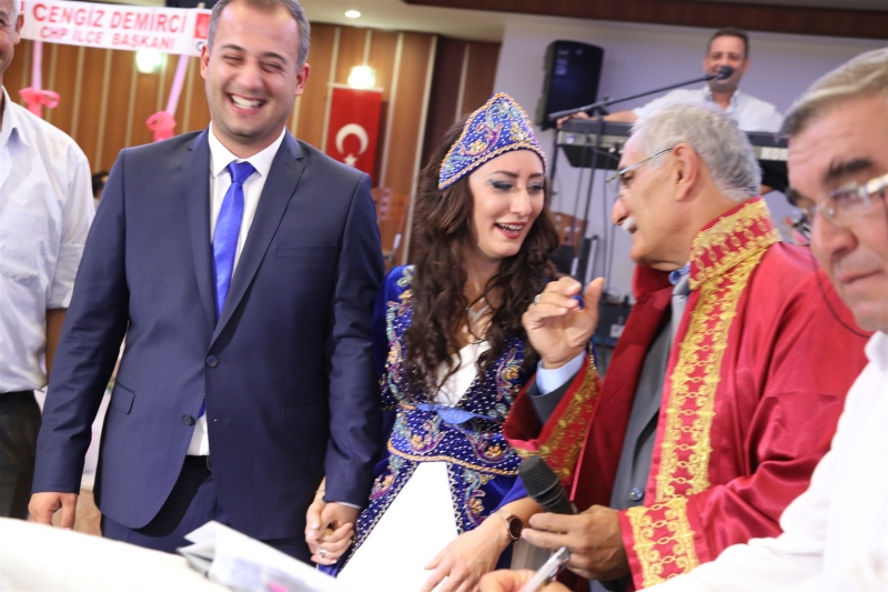 Kızının Nikahını Kıydı