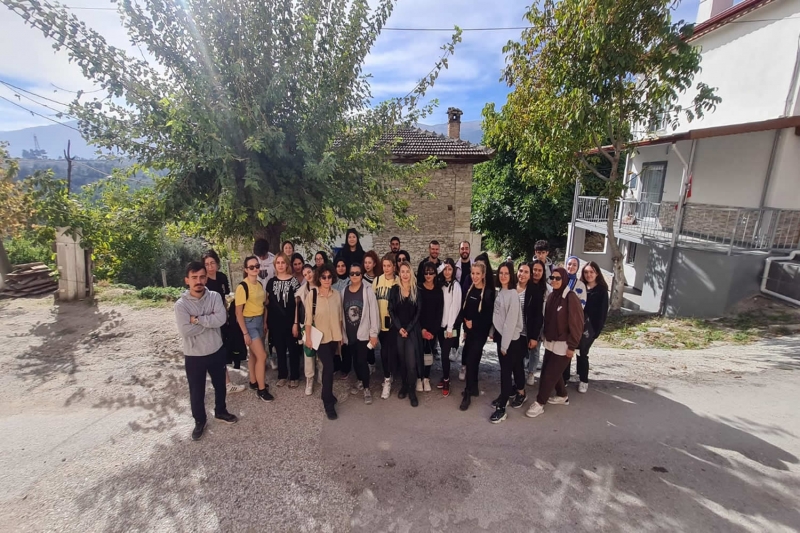 Öğrenciler Attouda Antik Kenti’nin Üzerine Kurulan Tarihi Hisar Köyü’nde Çizimleriyle Geçmişe Işık Tutacaklar!