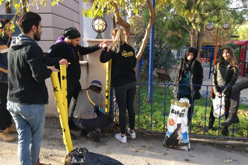 PAÜ DAK, Sokak Hayvanları için Alternatif Mama Kapları Hazırladı