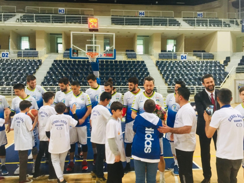 PAÜ SBF Öğrencileri, Çocuklarla Spor Aktiviteleri ile Dolu  Bir Gün Geçirdi