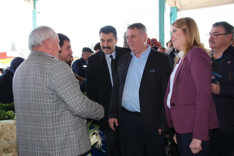 PAZARYERİNDE ALKIŞLARLA KARŞILANDI