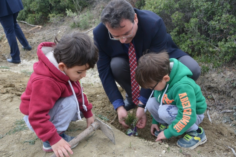 Rektör Bağ, Prematüre Bebeklerle Birlikte Fidan Dikti