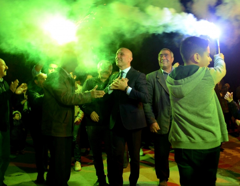 Sarayköy’de hizmet destanları yazan Başkan Özbaş’a sürpriz karşılama