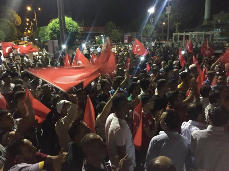 SARAYKÖY'DE SOYSUZLARA DUR DEMEK İÇİN SOKAKTAYDI!