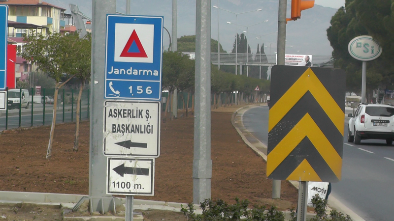 SARAYKÖY'DE TABELALAR TEHLİKE SAÇIYOR!  