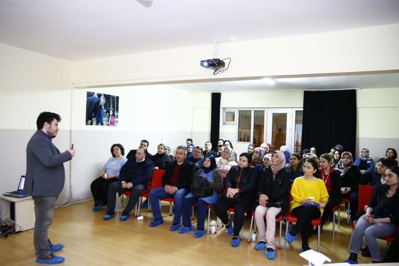 Sosyal Etkinlik Merkezlerinden velilerle psikoloji sohbetleri