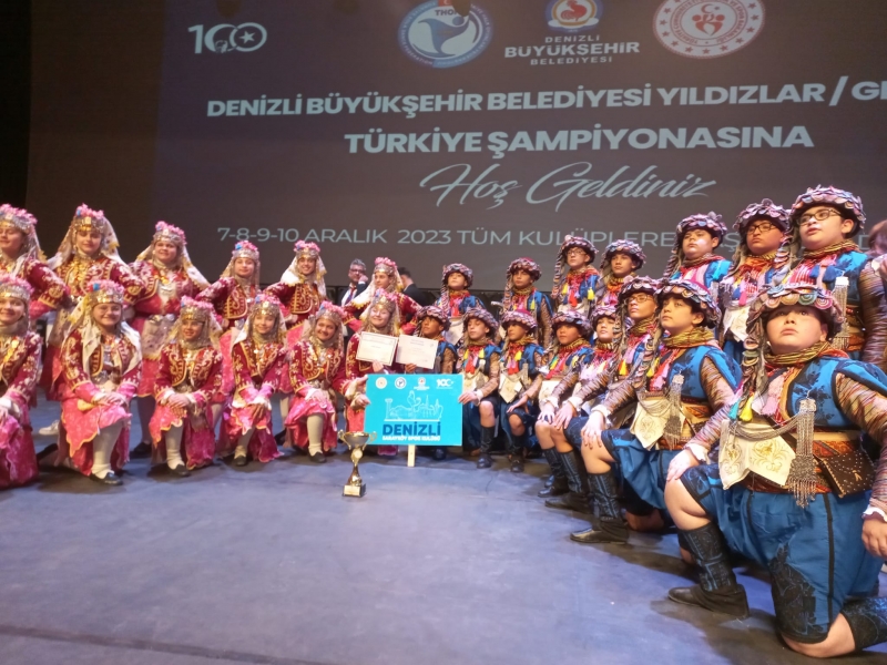 Türkiye şampiyonu: Sarayköy Spor Halk Oyunları Topluluğu