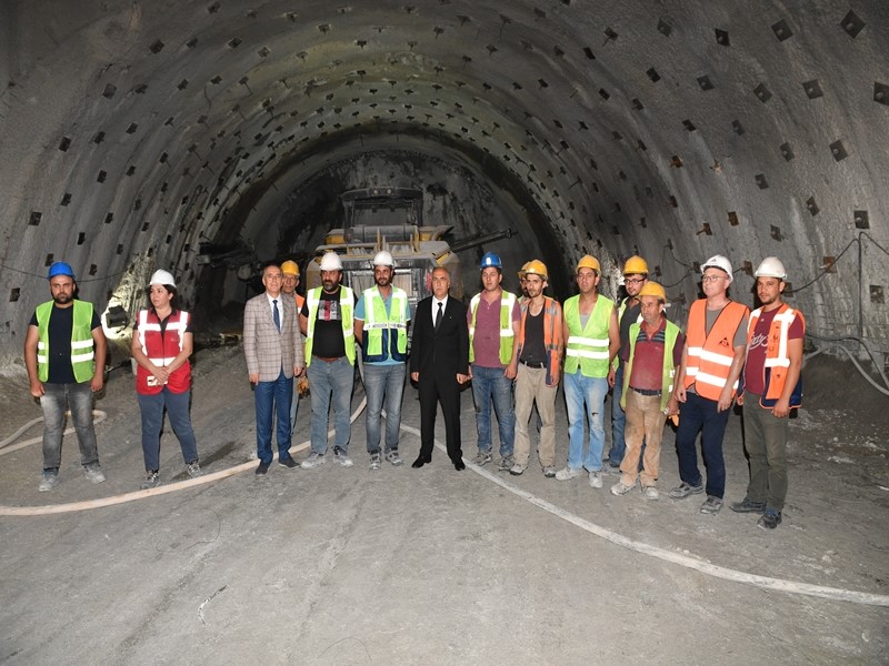Vali Hasan Karahan Honaz Tüneli’nden Araç ile Geçti