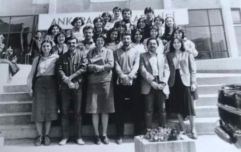 Yemeğe gideceği isimleri kura ile belirledi