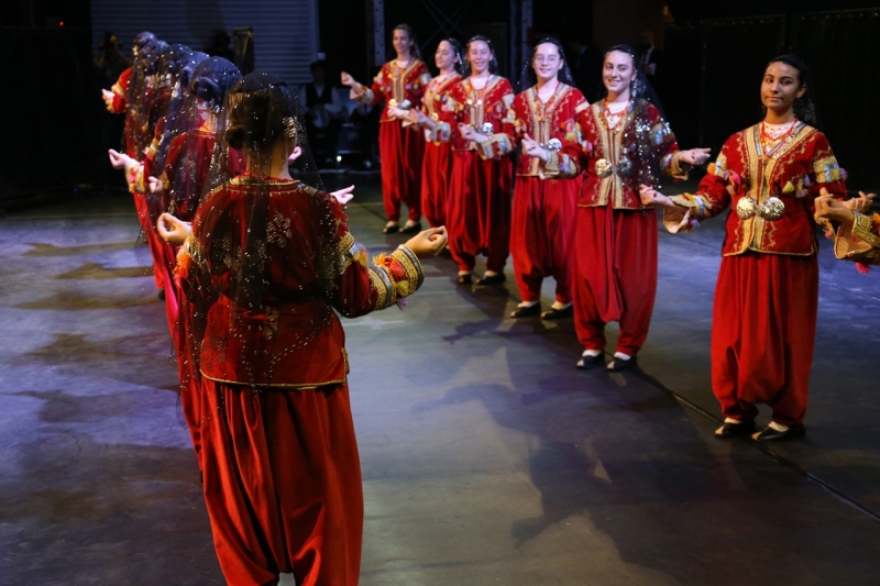 YILDIZLAR MERKEZEFENDİ’DE ŞOV YAPTI