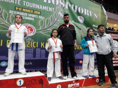 11 YAŞINDA 20 MADALYASI VAR