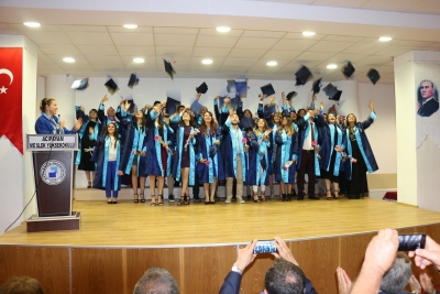 Acıpayam MYO 'da Mezuniyet Sevinci