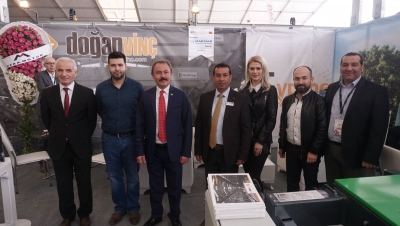 AK Parti Denizli Milletvekili Şahin Tin, İzmir Doğaltaş ve Teknolojileri Fuarı’nda Denizlili firmaları ziyaret etti..