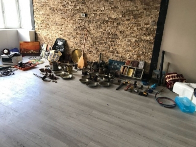 ANTİKA EŞYALARI ÇALAN HIRSIZLAR KISKIVRAK YAKALANDI