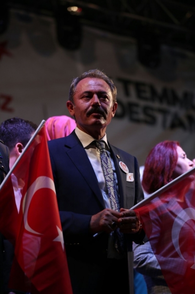 AY-YILDIZIN ALTINDA KENETLENELİM!