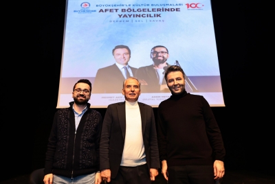 Başarılı gazeteciler Mehmet Akif Ersoy ile Adem Metan sevenleri ile buluştu